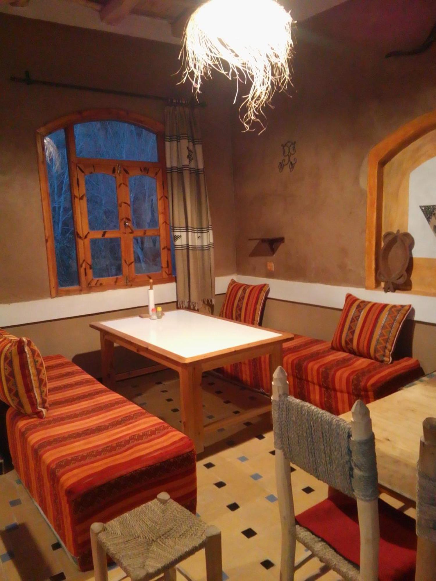 Riad Pizzeria Marhaba Akhendachou n'Ait Ouffi Zimmer foto
